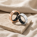 PULSE ONE Smart Ring in Roségold und Silber auf Naturstein – schlankes 8-mm-Design